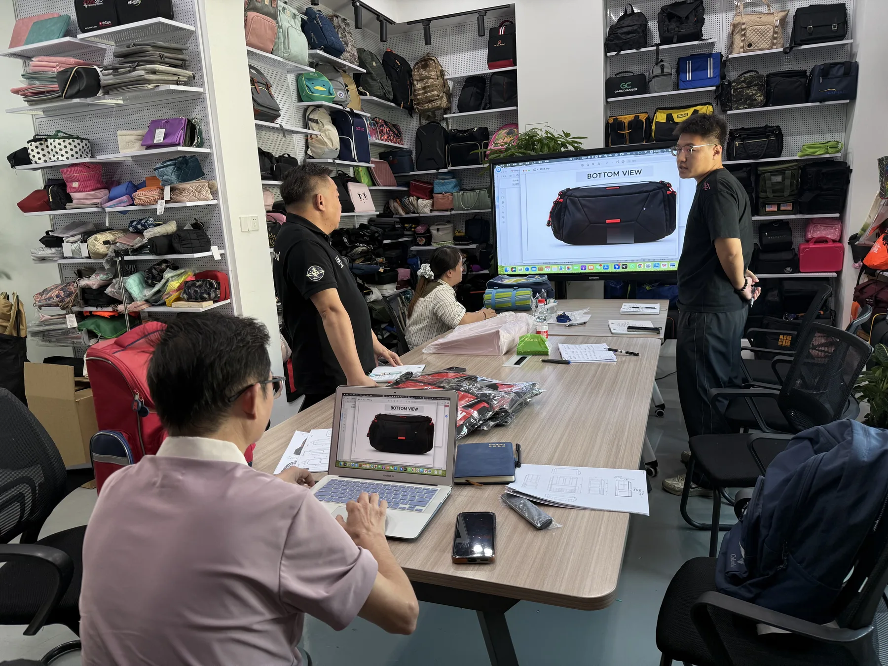 Hongzhao team reviewing outdoor bag design details